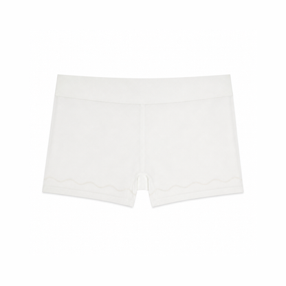 LI0032 white flat-lay