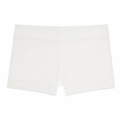 LI0032 white flat-lay