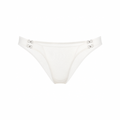 LI0031 white flat-lay